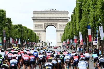 Paris ist das Ziel: Im Peloton der 22 Mannschaften werden bei der 105. Tour de France wieder vier Teams per Wildcard vertreten sein. Foto: ASO/Alex Broadway