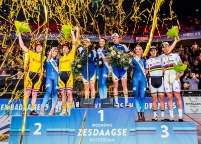 Kenny de Ketele und Moreno de Pauw (Mitte) gewannen das Rotterdamer Sechstagerennen 2018 vor Yoeri Havik/Wim Stroetinga (li.) und Morgan Kneisky/Benjamin Thomas. Foto: Zesdaagse Rotterdam