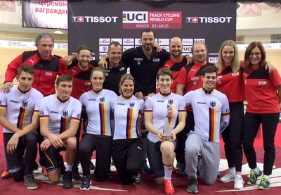 Das BDR-Team mit Sportlern, Trainern und Betreuern freut sich in Minsk über den Weltcup-Gesamtsieg. Foto: privat