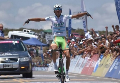 Gonzalo Najar feiert seinen Solosieg auf dem Alto de Colorado. Foto: Vuelta a San Juan
