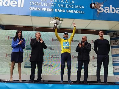 Alejandro Valverde trägt weiter das Gelbe Trikot bei der Valencia-Rundfahrt. Foto: twitter.com/VueltaCV