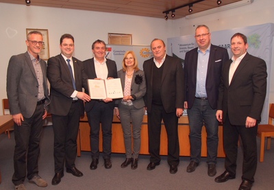 Im Sitzungssaal des Gersheimer Rathauses wurde eine gemeinsame Erklärung zur Fortführung der Saarland Trofeo unterzeichnet. Foto: Wolfgang Degott