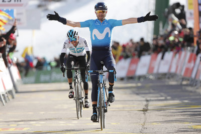 Alejandro Valverde siegte auf der vierten Etappe vor Egan Bernal. Foto: Photo Gomez Sport