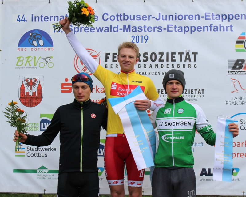 Michal Galka (Mitte) gewann die 44. Internationale Cottbuser Junioren-Etappenfahrt vor Hanens Wilksch (li.) und Nicolas Heinrich. Foto: RSC Cottbus