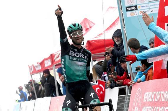 Felix Großschartner gewann bei der Bergankunft in Kartepe. Foto: Presidential Cycling Tour of Turkey/Brian Hodes