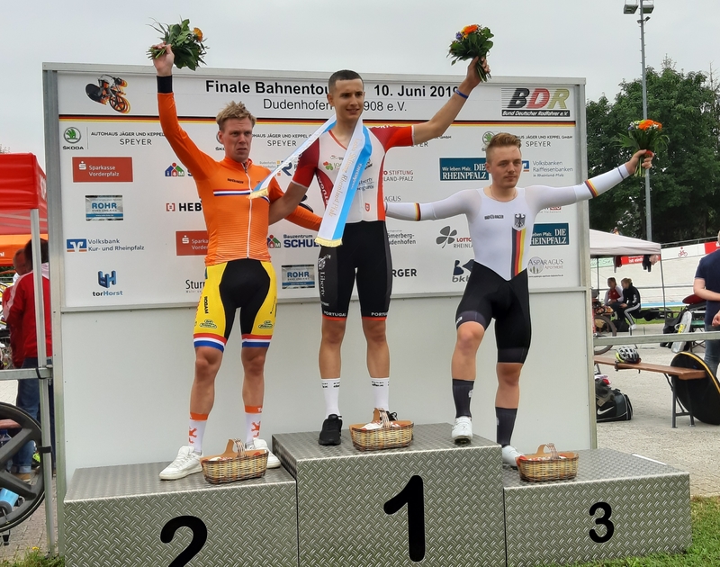 Miguel do Rego (Mitte) gewann das Punktefahren in Dudenhofen vor Wim Stroetinga (li.) und Moritz Malcharek. Foto: privat