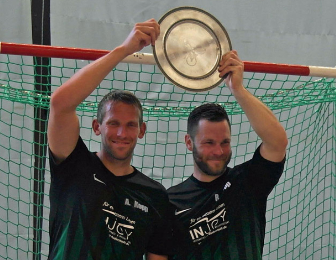 Der RV Obernfeld mit André (li.) und Raphael Kopp gewann überlegen die 1. Radball-Bundesliga. Foto: isk