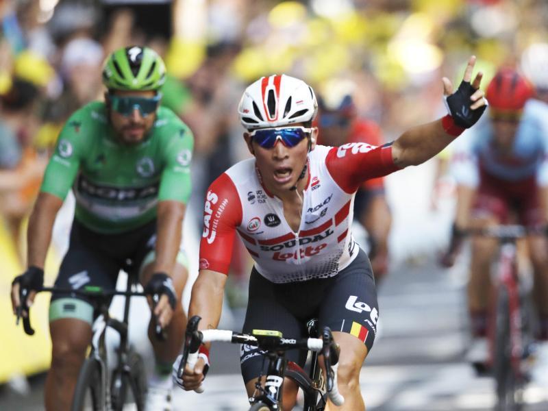  
          Caleb Ewan feiert seinen ersten Etappensieg bei einer Tour de France. Foto: Christophe Ena/AP 
        