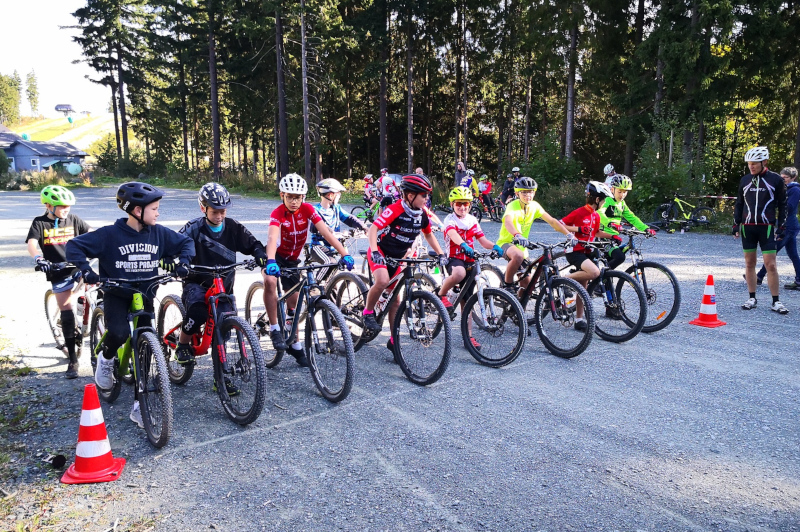 Die jungen «Bike Heroes» in Winterberg. Foto: BDR