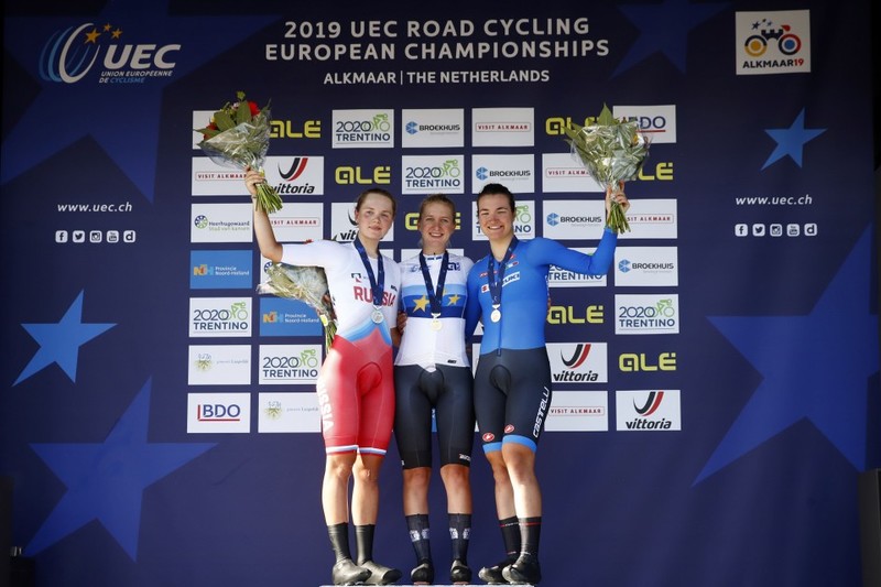 Hannah Ludwig (Mitte) gewann 2019 den Titel im Zeitfahren der Frauen U23 und gehört auch in Plouay zu den Favoritinnen. Foto: BDR