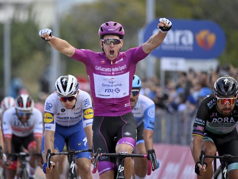 Dominiert weiter den Giro dItalia: Der Franzose Arnaud Démare gewinnt die 11. Etape. Foto: Massimo Paolone/LaPresse/dpa         