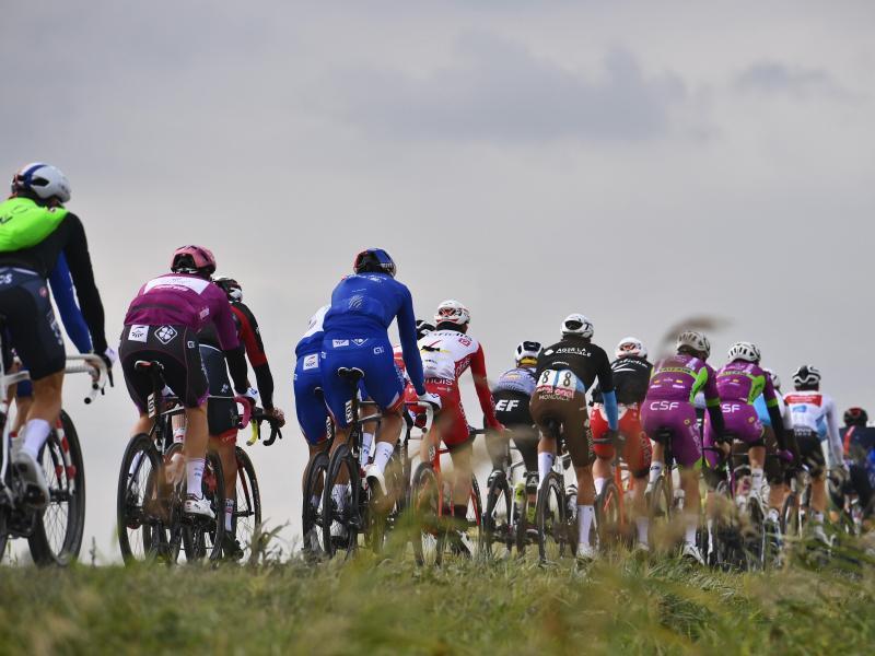 Das Giro-Peloton fährt Samstag dreimal nach Sestriere hinauf. Foto: Archiv/Fabio Ferrari/LaPresse/AP/dpa