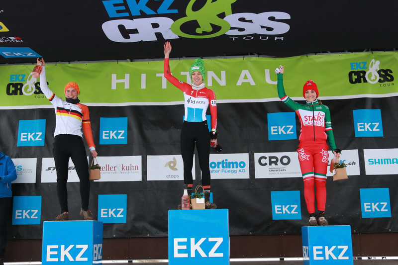 Elisabeth Brandau (li.) wurde Zweite hinter Christine Majerus (Mitte) und vor Eva Lechner. Foto: Steffen Müssiggang