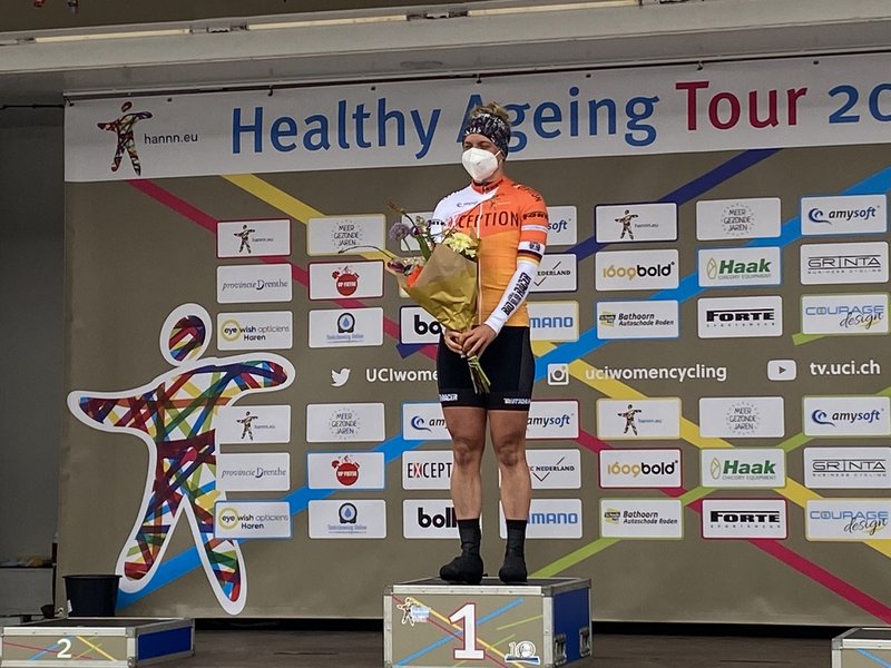 Gudrun Stock trägt das orangene Trikot der besten Sprinterin. Foto: Veranstalter