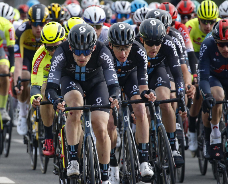 Das Team DSM hat sein Giro-Aufgebot rund um Romain Bardet (2. v. vorne) bekanntgegeben. Foto: Cor Vos/DSM