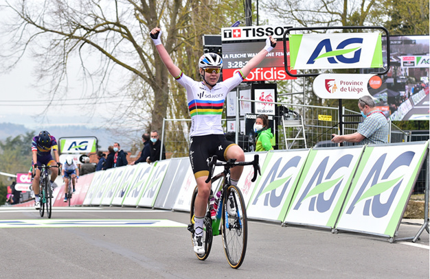 Weltmeisterin Anna van der Breggen holte sich erneut den Sieg beim Flèche Wallonne. Foto: A.S.O./Gautier Demouveaux