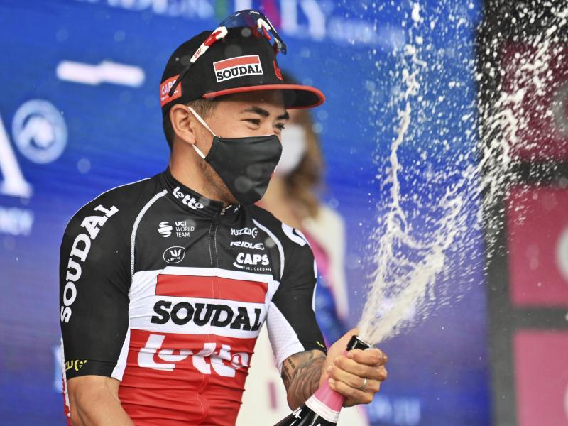            Caleb Ewan feiert seinen Etappensieg beim Giro d'Italia. Foto: Massimo Paolone/LaPresse/AP/dpa         