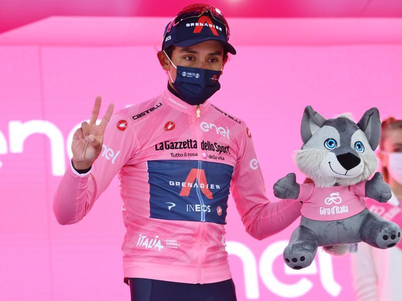            Egan Bernal fährt beim Giro im Rosa Trikot. Foto: Gian Mattia D'alberto/LaPresse via ZUMA Press/dpa         
