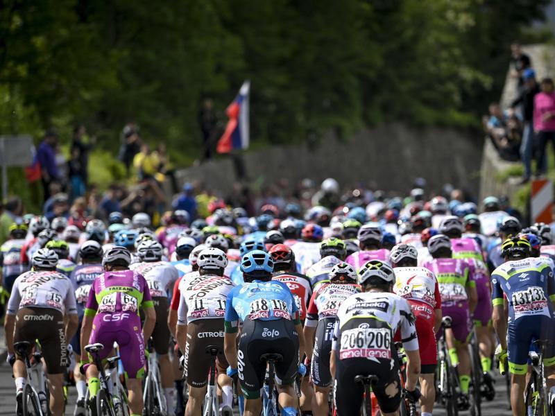 Nach dem Seilbahn-Unglück am Monte Mottarone haben die Veranstalter die Strecke für die 19. Giro-Etappe geändert. Foto: Fabio Ferrari/LaPresse via ZUMA Press/dpa         
