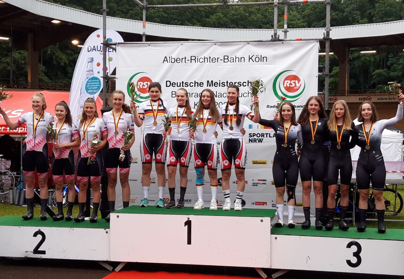 Der Vierer aus Thüringen (Mitte) gewann die Mannschaftsverfolgung der Juniorinnen vor Bayern (li.) und einem Mixed-Team. Foto: privat