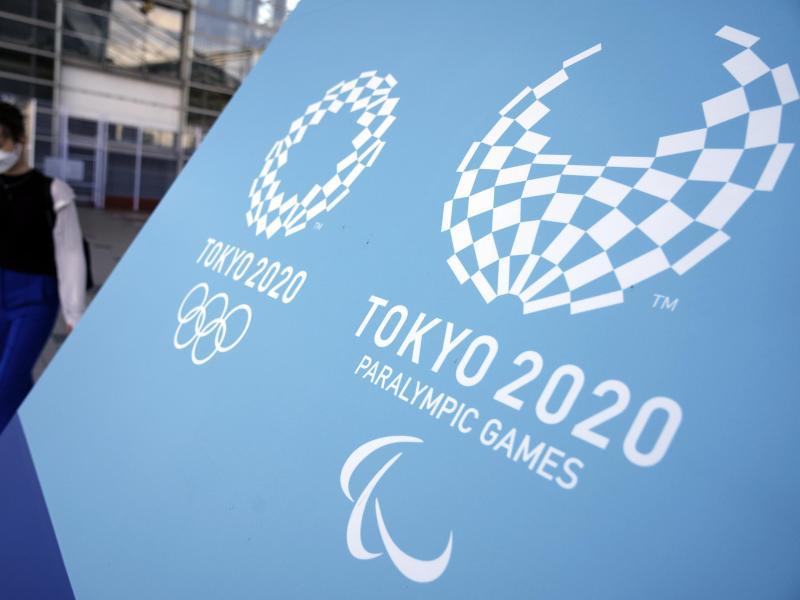            Das Logo der Olympischen und Paralympischen Spiele 2020 in Tokio. Foto: Eugene Hoshiko/AP/dpa         