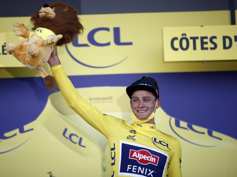 Mathieu van der Poel will auch künftig fürs Team Alpecin-Fenix jubeln. Foto: Archiv/Stephane Mahe/Reuters Pool/AP/dpa