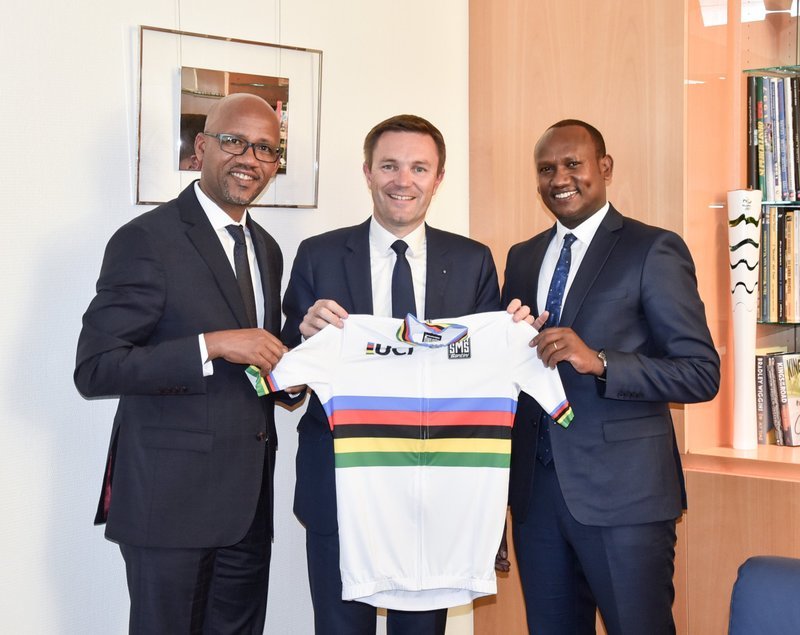 Ruanda gab 2019 eine offzielle WM-Bewerbung für 2025 bei UCI-Präsident David Lappartient ab. Foto: Archiv / twitter.com/cyclingrwanda