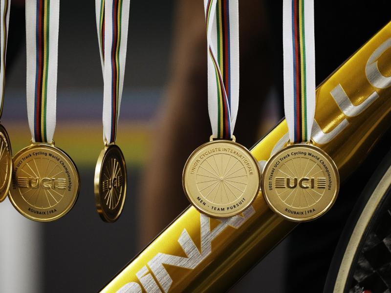 Die goldenen Räder des italienischen Teams wurden in Roubaix gestohlen. Foto: Archiv/Thibault Camus/AP/dpa 
