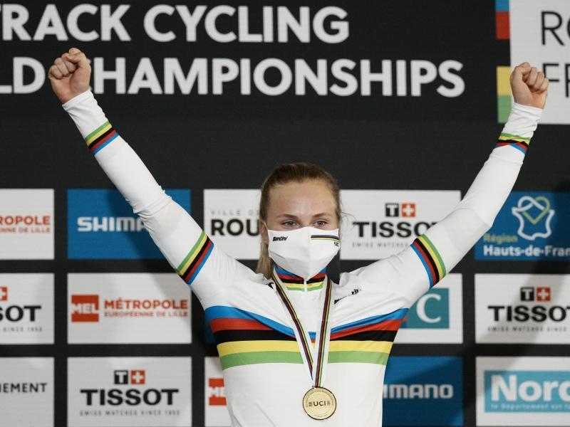  
          Holte dreimal Gold bei der Bahnrad-WM in Roubaix: Lea Sophie Friedrich. Foto: Thibault Camus/AP/dpa 
        
