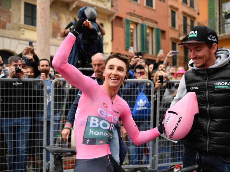            Großer Coup in Verona: Jai Hindley gewann als erster Australier den Giro d'Italia. Foto: Massimo Paolone/LaPresse/AP/dpa         