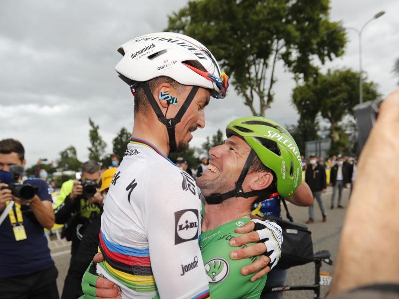            Werden 2022 bei der Tour de France fehlen: Mark Cavendish (r) und Julian Alaphilippe. Foto: Pool Cor Vos/BELGA/dpa         