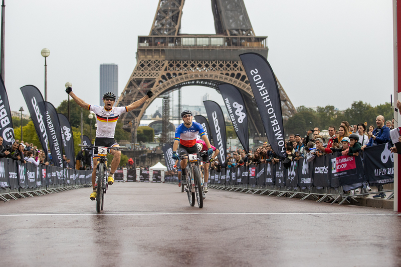Felix Klausmann siegte am Fuße des Eiffelturms. Foto: Citymountainbike