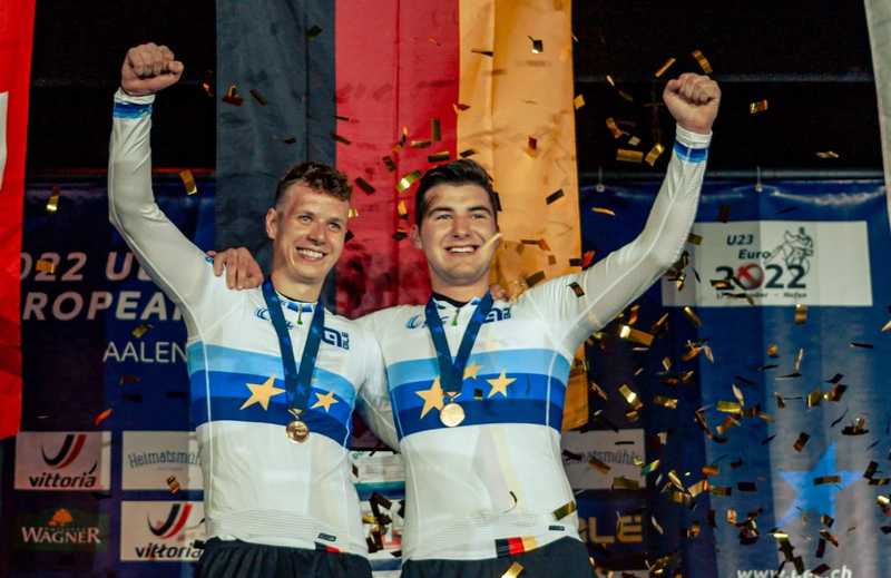 Markus Dörr und Luca Kovacevic freuen sich über den U23-Europameistertitel im Radball. Foto: VC Darmstadt