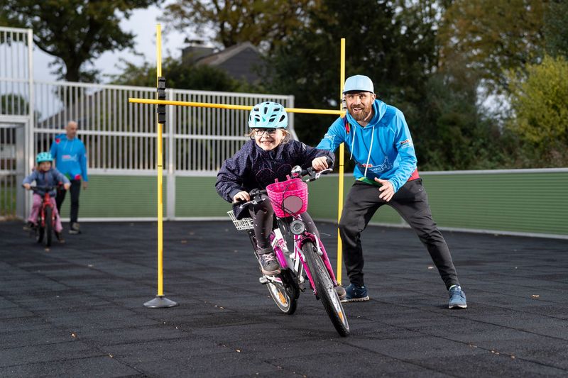 Den Kleinsten soll mit einem Schulprojekt der Spaß am Radfahren vermittelt werden. Foto: Eschborn-Frankfurt/kinder Joy of Moving