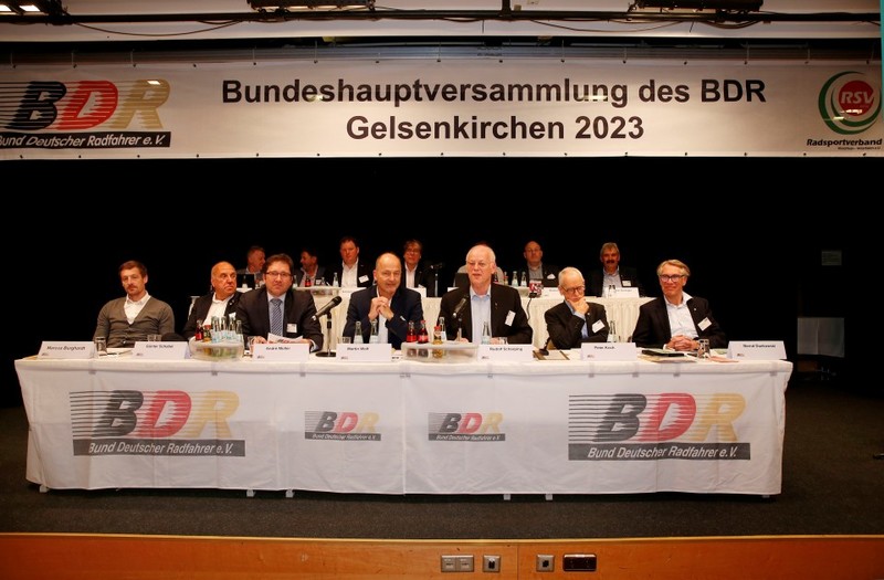 Das Präsidium des Bund Deutscher Radfahrer in Gelsenkirchen. Foto: Hennes Roth