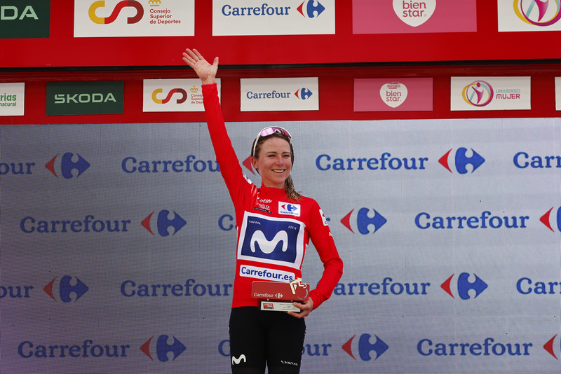 Annemiek van Vleuten trägt nun das Rote Trikot der Vuelta Femenina. Foto: Luca Bettini/Sprintcycling