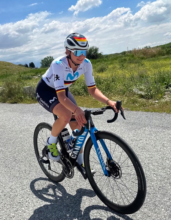 Liane Lippert fährt ab Sonntag bei der Vuelta ihr erstes Saisonrennen 2024. Foto: Movistar