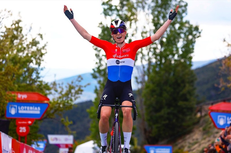 Demi Vollering hat mit einem Etappensieg die Vuelta-Führung übernommen. Foto: Unipublic / Sprint Cycling Agency